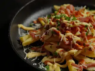 Заправлена ​​картопля фрі з начинкою